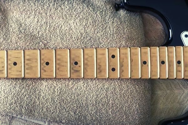 How To Clean Maple Fretboard 5 Easy To Follow Steps To Restore Shine   How To Clean Maple Fretboard 1 